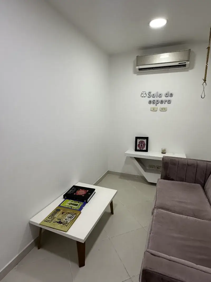Sala de espera cómoda para pacientes de Broca Unidad Neurológica en Armenia, Quindío